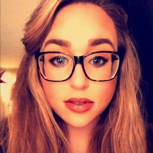 Meet your Posher, Chandlier